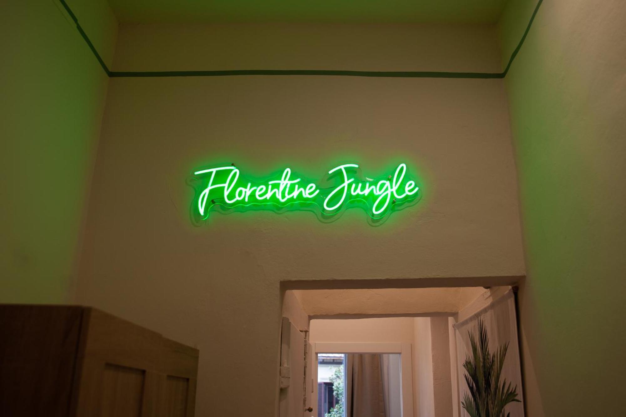 Florentine Jungle Large Terrace Near The Station Appartamento